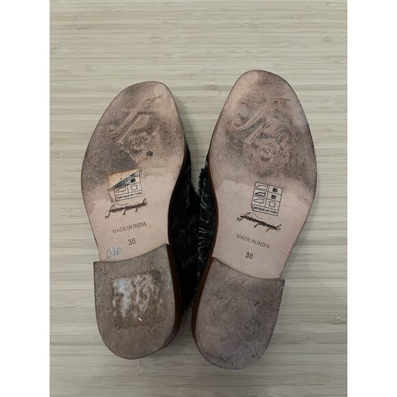 Free People Black Velvet Mules with Faux fur lining. - Picture 7 of 7